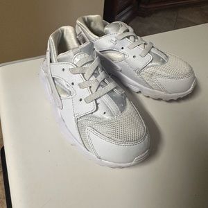 Nike Huarache Run Youth toddler Size 10 White Sneakers‎